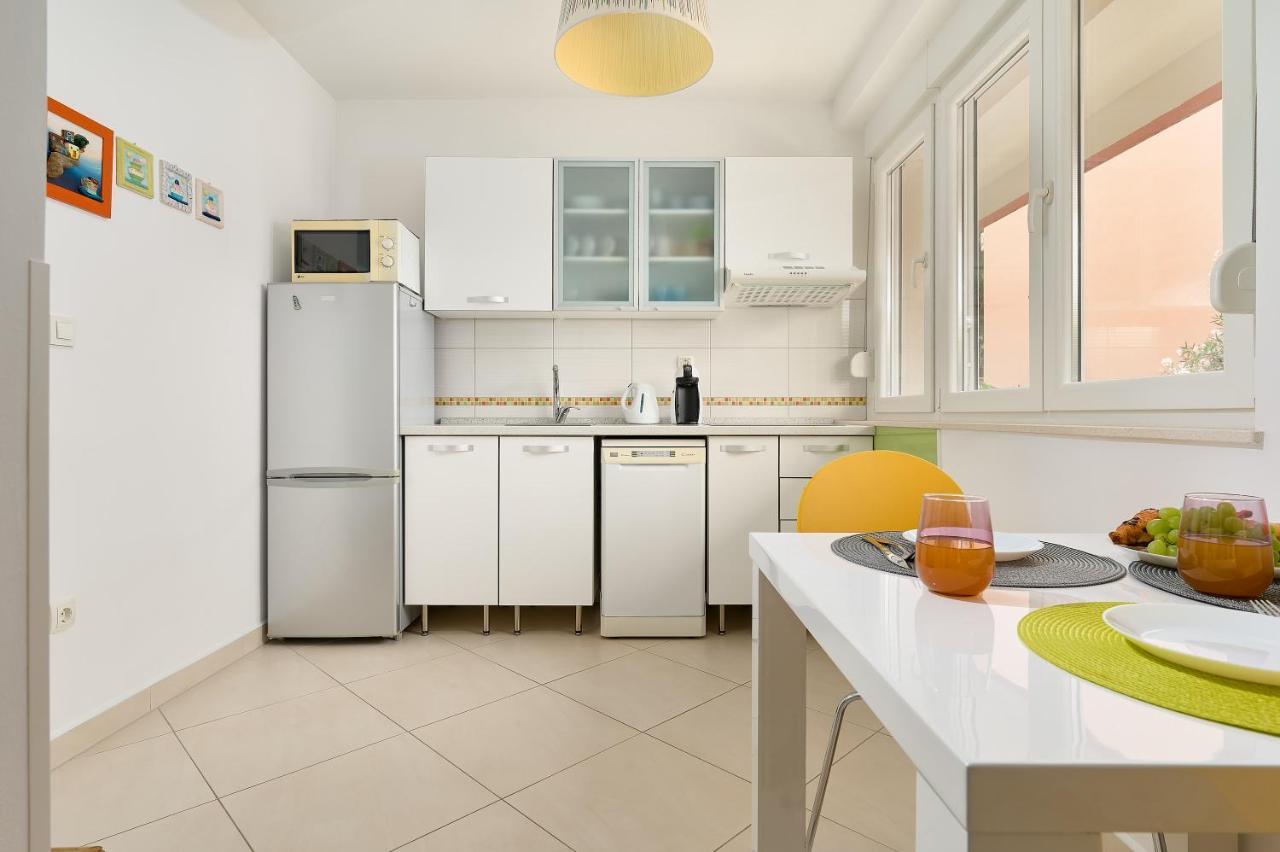 Seven Minute Walk To Old Town Apartment